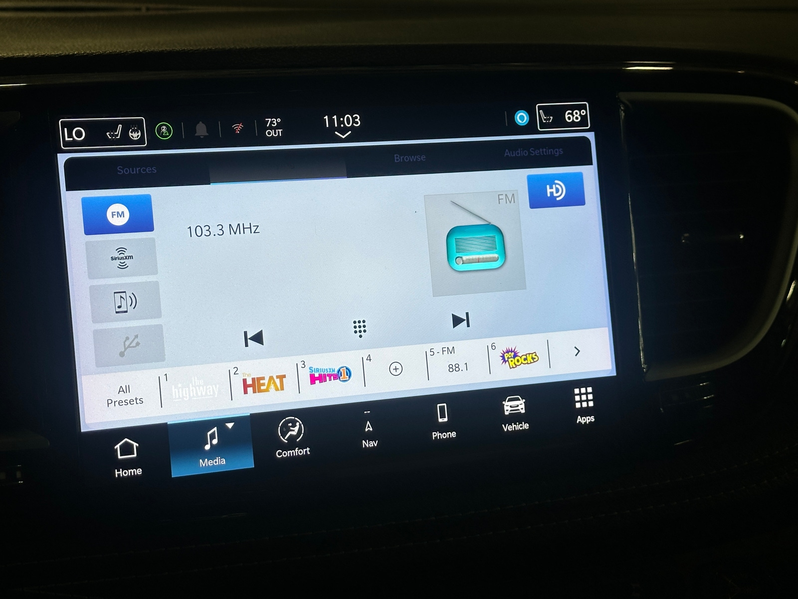 Thumbnail: 2024 Chrysler Pacifica - 3