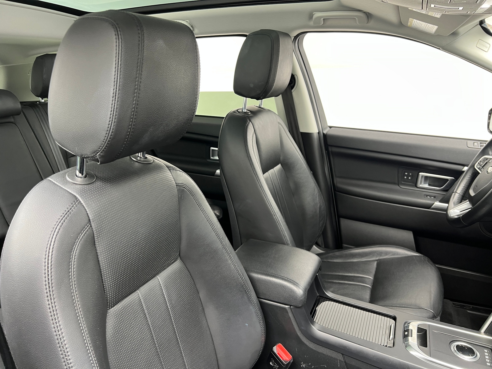 Thumbnail: 2019 Land Rover Discovery Sport - 2