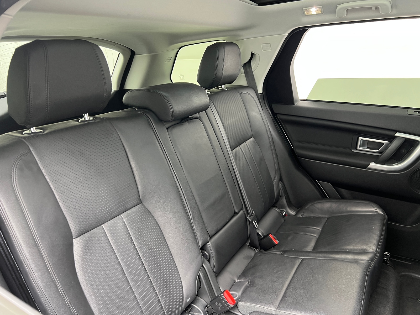 Thumbnail: 2019 Land Rover Discovery Sport - 6