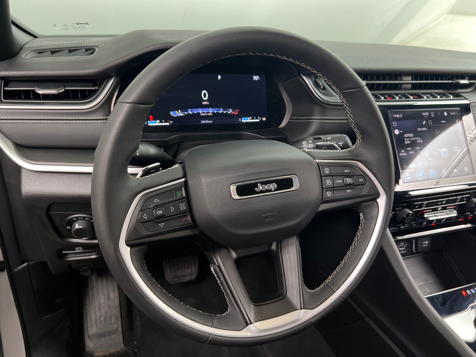 Thumbnail: 2023 Jeep Grand Cherokee - 4