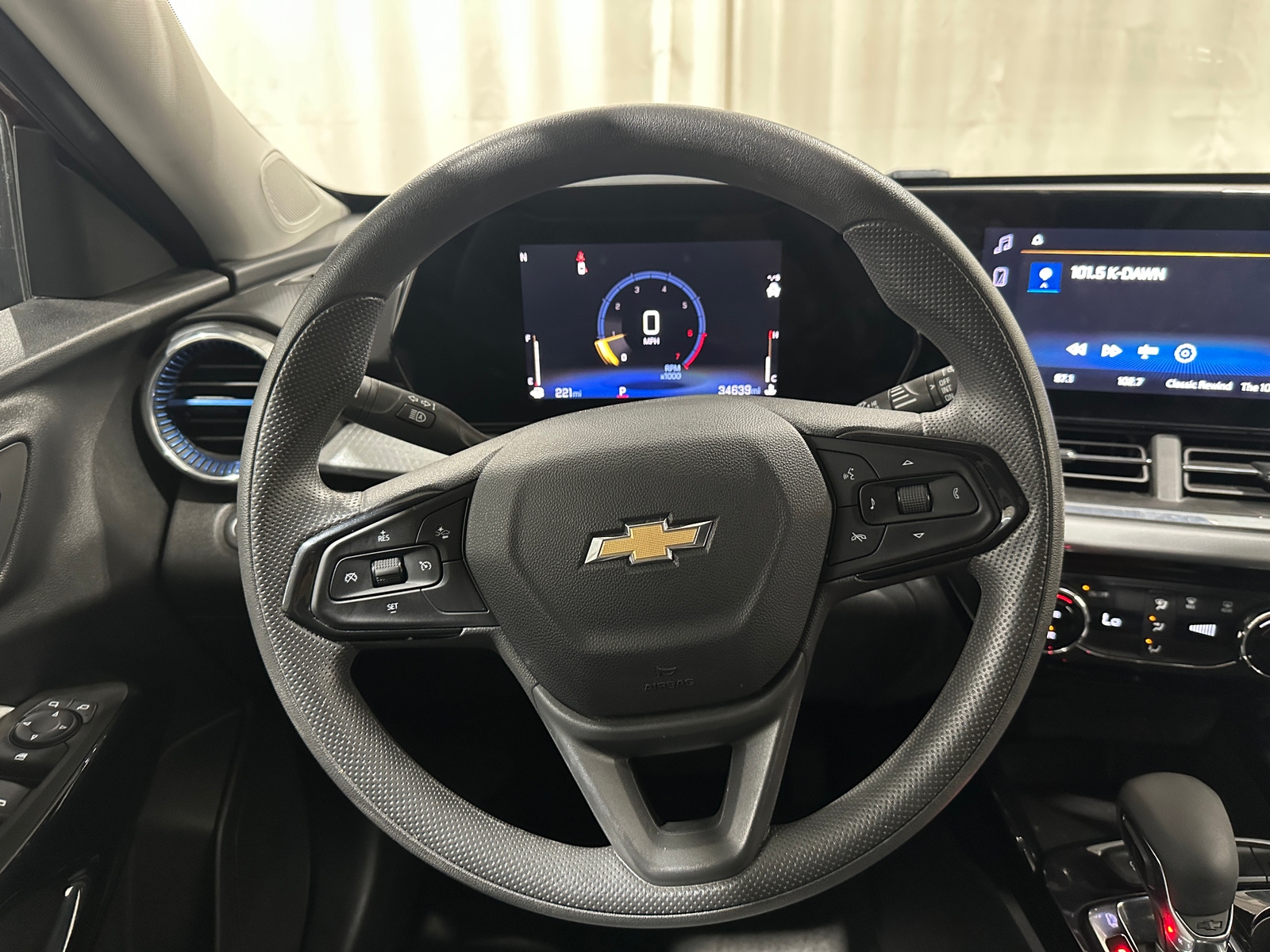 Thumbnail: 2025 Chevrolet Trax - 4