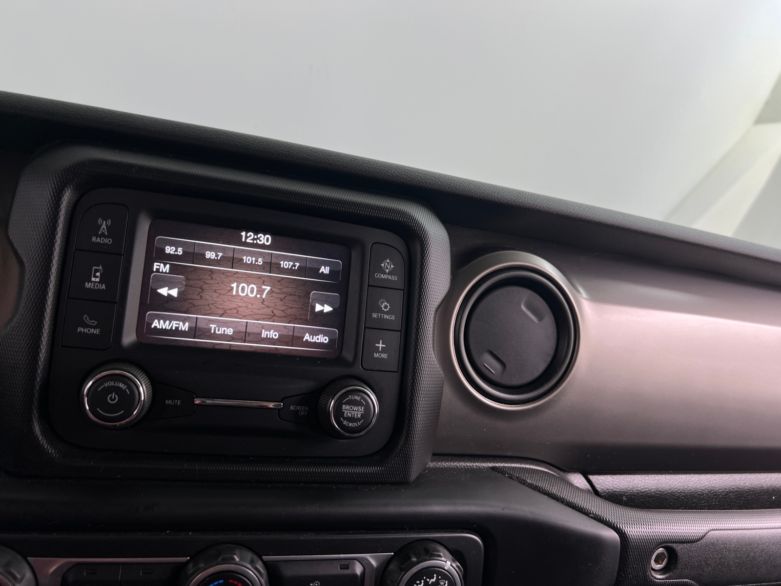 Thumbnail: 2020 Jeep Gladiator - 4