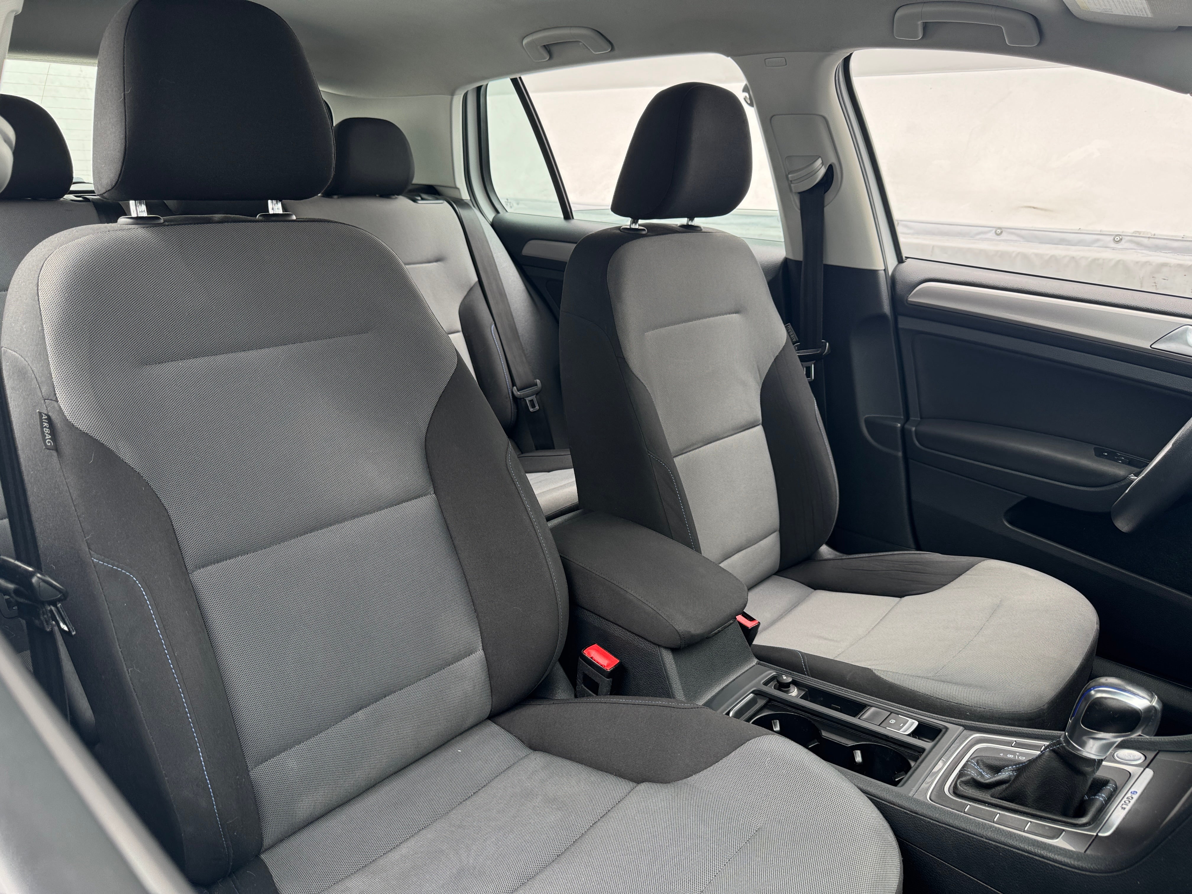 Used 2016 Volkswagen e-Golf e-Golf SE with VIN WVWKP7AU1GW901299 for sale in South Chesterfield, VA