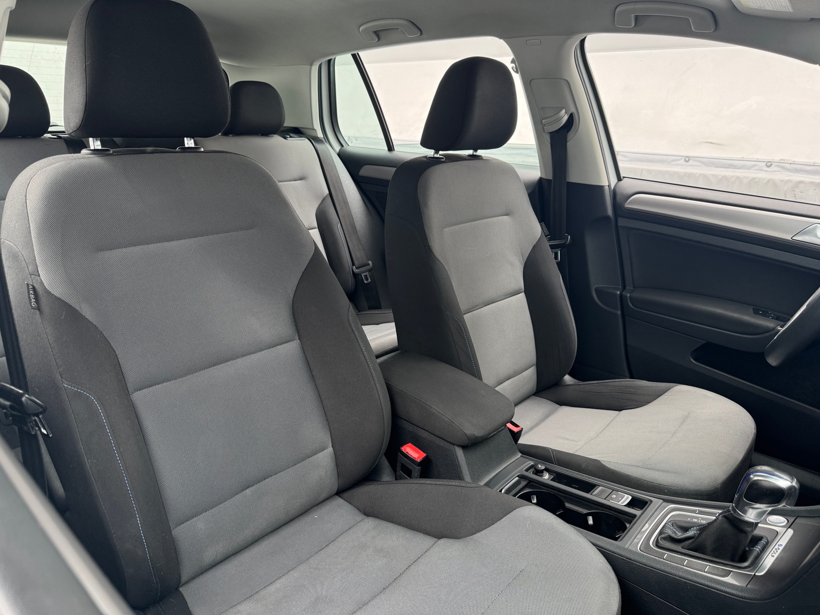Thumbnail: 2016 Volkswagen e-Golf - 2