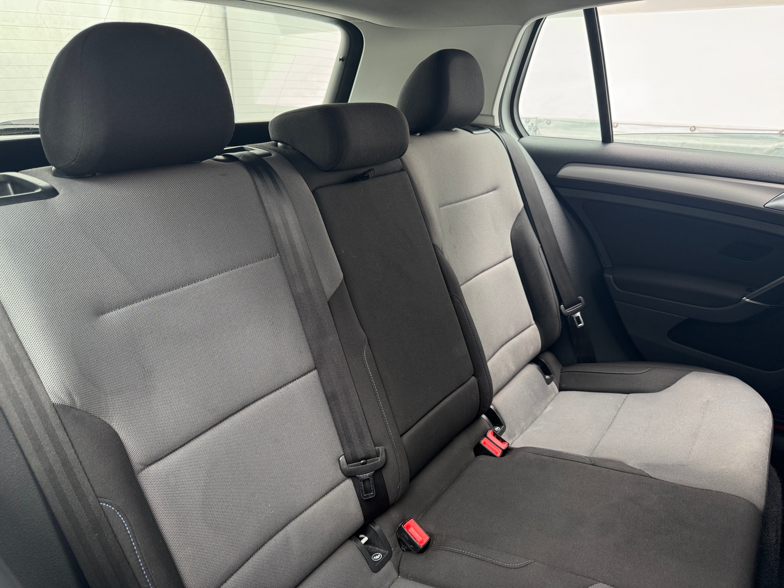 Thumbnail: 2016 Volkswagen e-Golf - 6