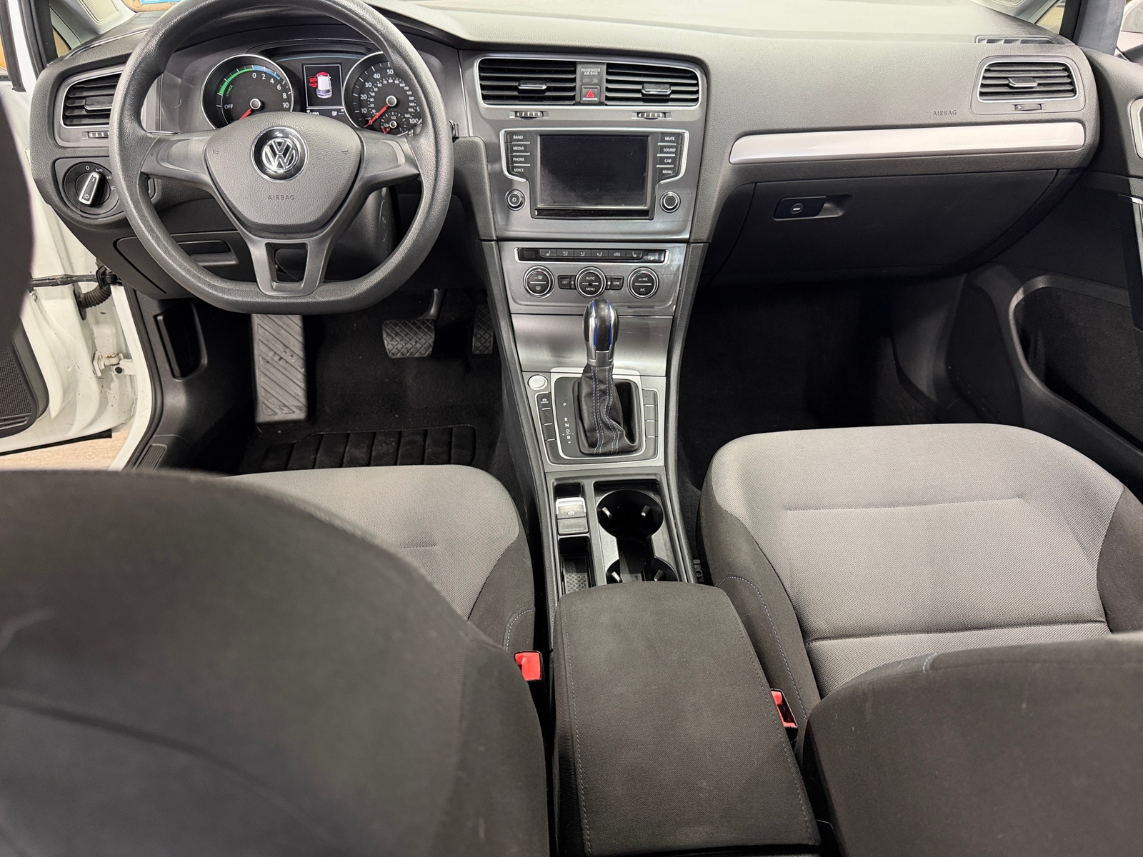Thumbnail: 2016 Volkswagen e-Golf - 3
