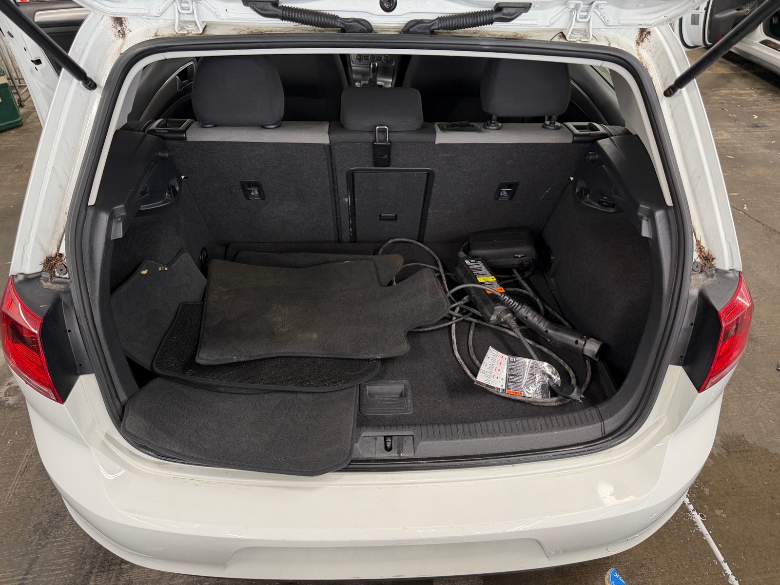 Thumbnail: 2016 Volkswagen e-Golf - 7
