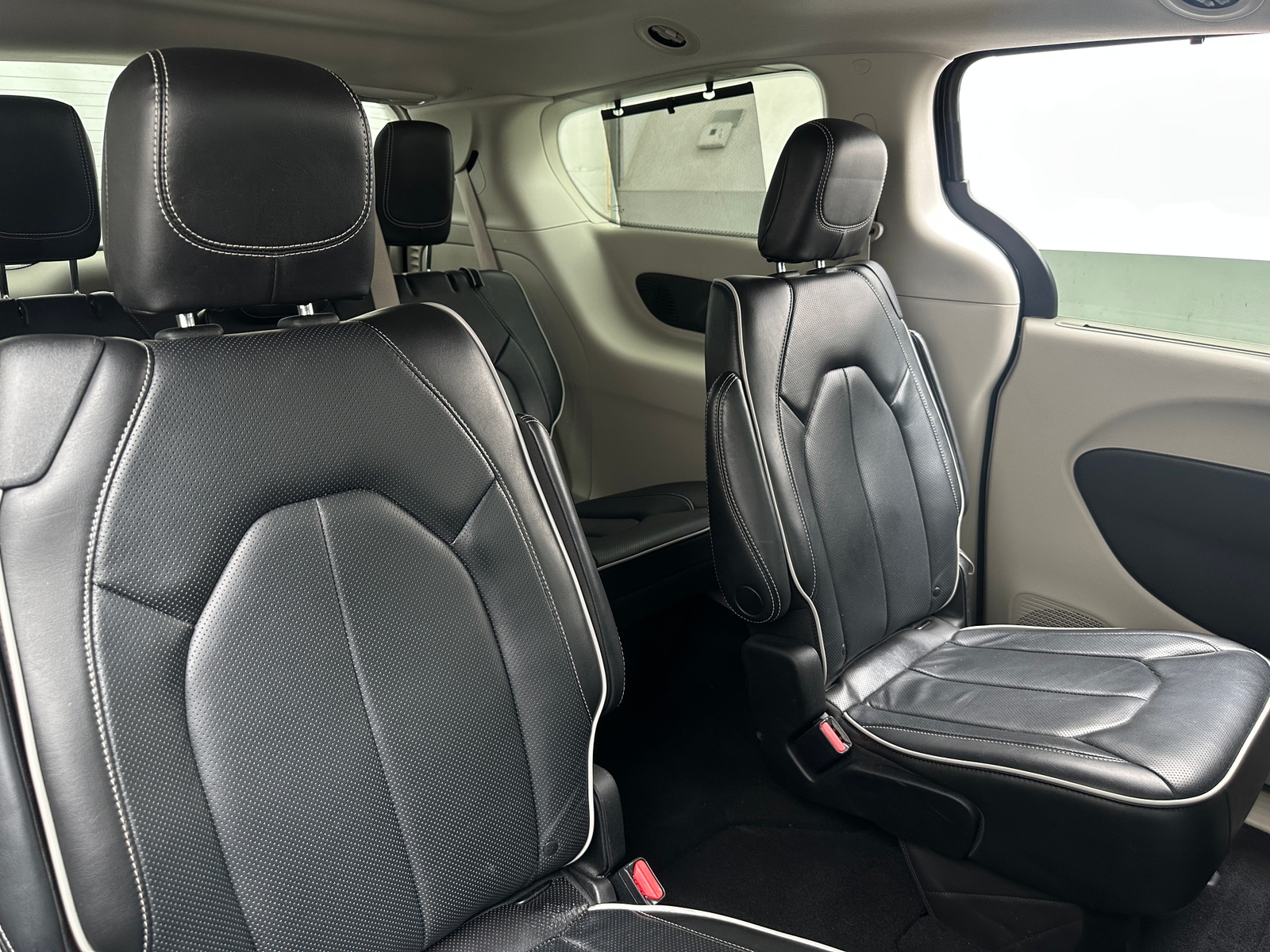 Thumbnail: 2022 Chrysler Pacifica - 5