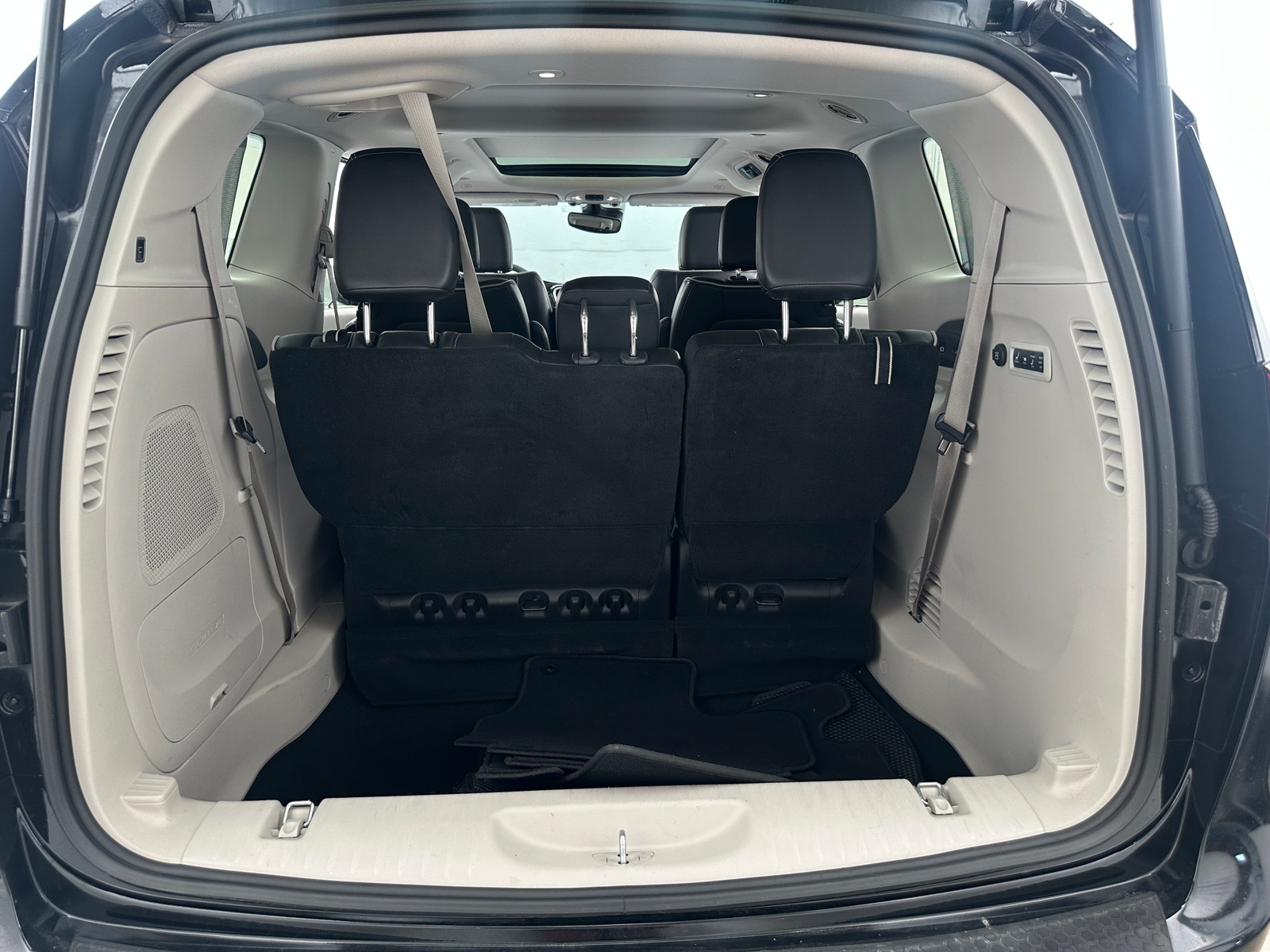 Thumbnail: 2022 Chrysler Pacifica - 6