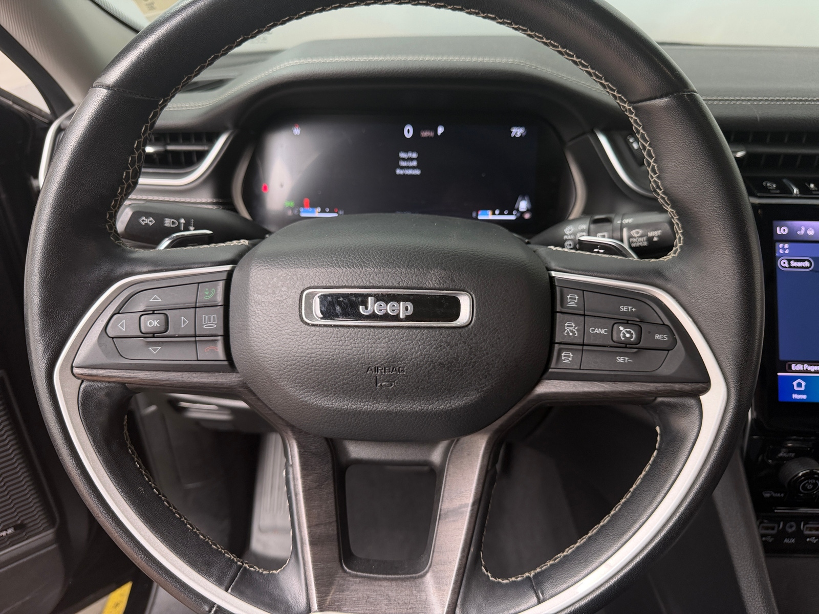 Thumbnail: 2022 Jeep Grand Cherokee L - 4