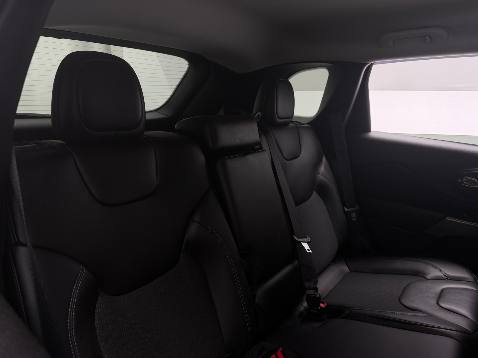 Thumbnail: 2019 Jeep Cherokee - 6