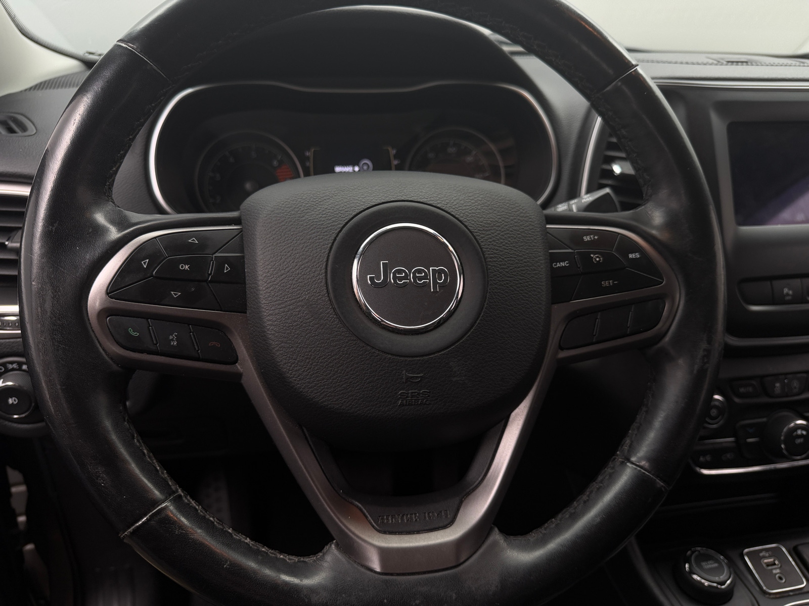 Thumbnail: 2019 Jeep Cherokee - 5