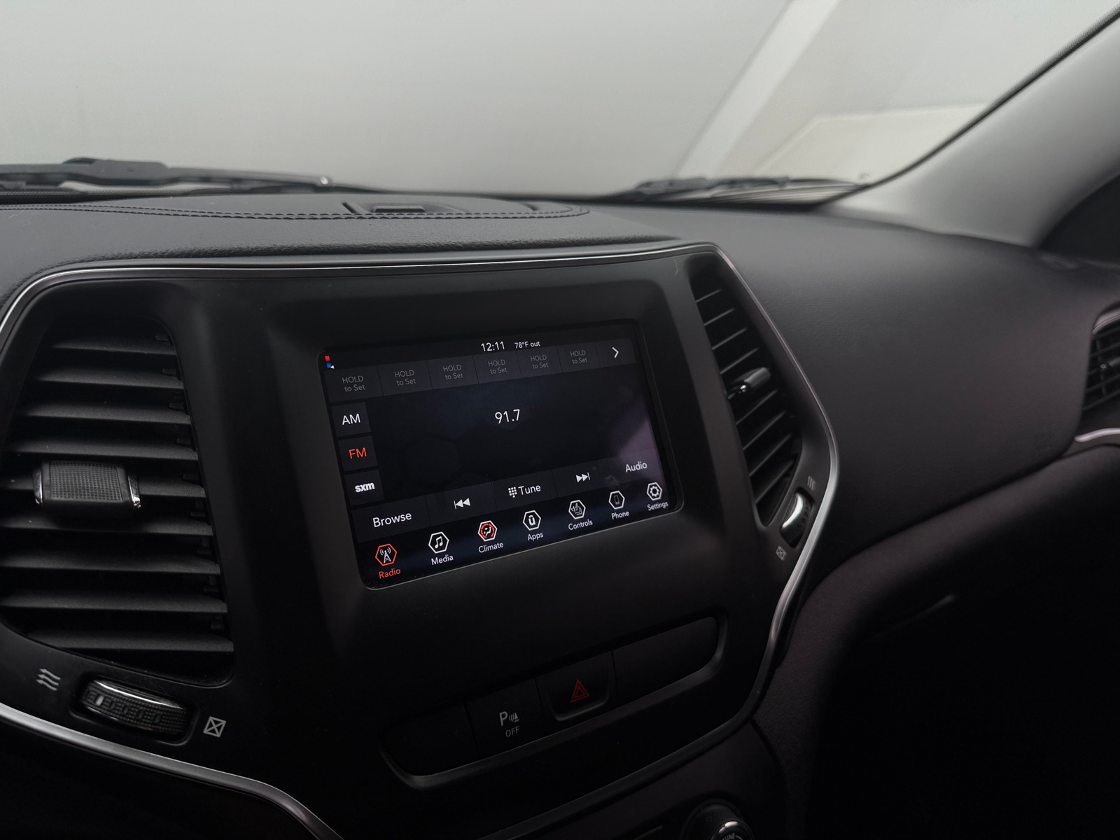 Thumbnail: 2019 Jeep Cherokee - 4