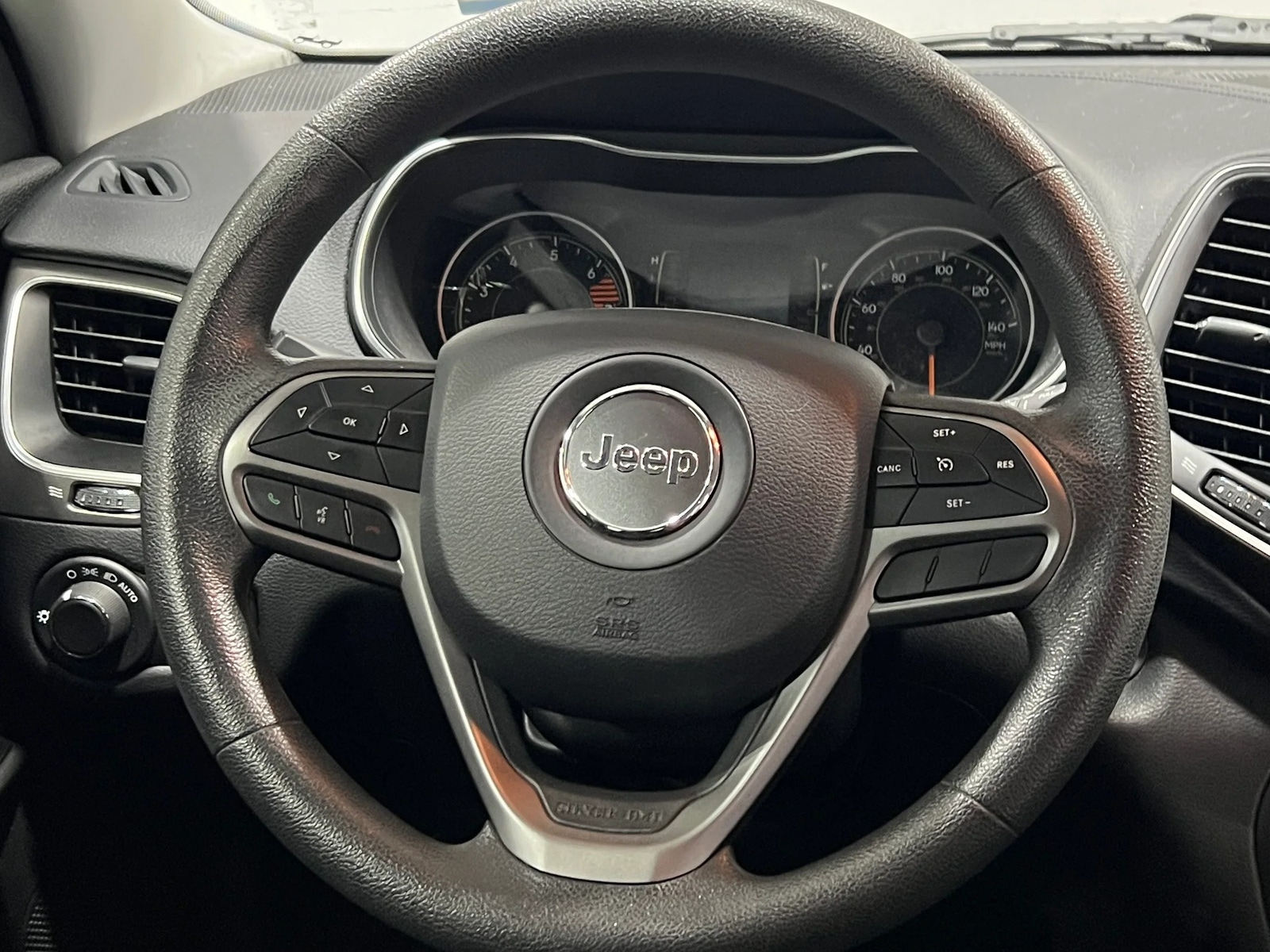 Thumbnail: 2020 Jeep Cherokee - 5