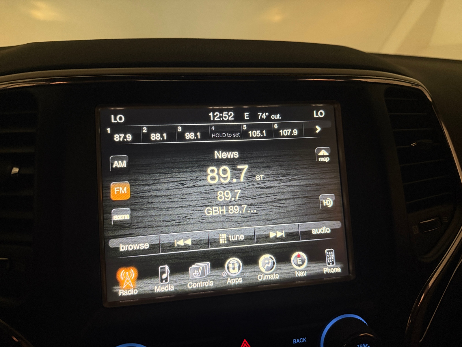 Thumbnail: 2015 Jeep Grand Cherokee - 3