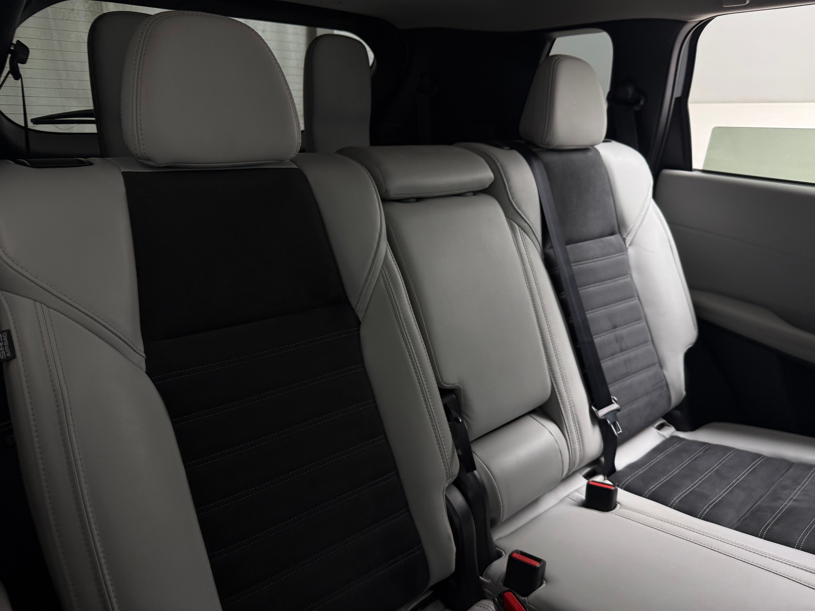 Thumbnail: 2025 Mitsubishi Outlander - 5