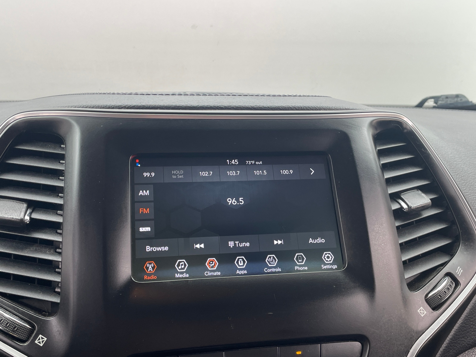 Thumbnail: 2020 Jeep Cherokee - 3