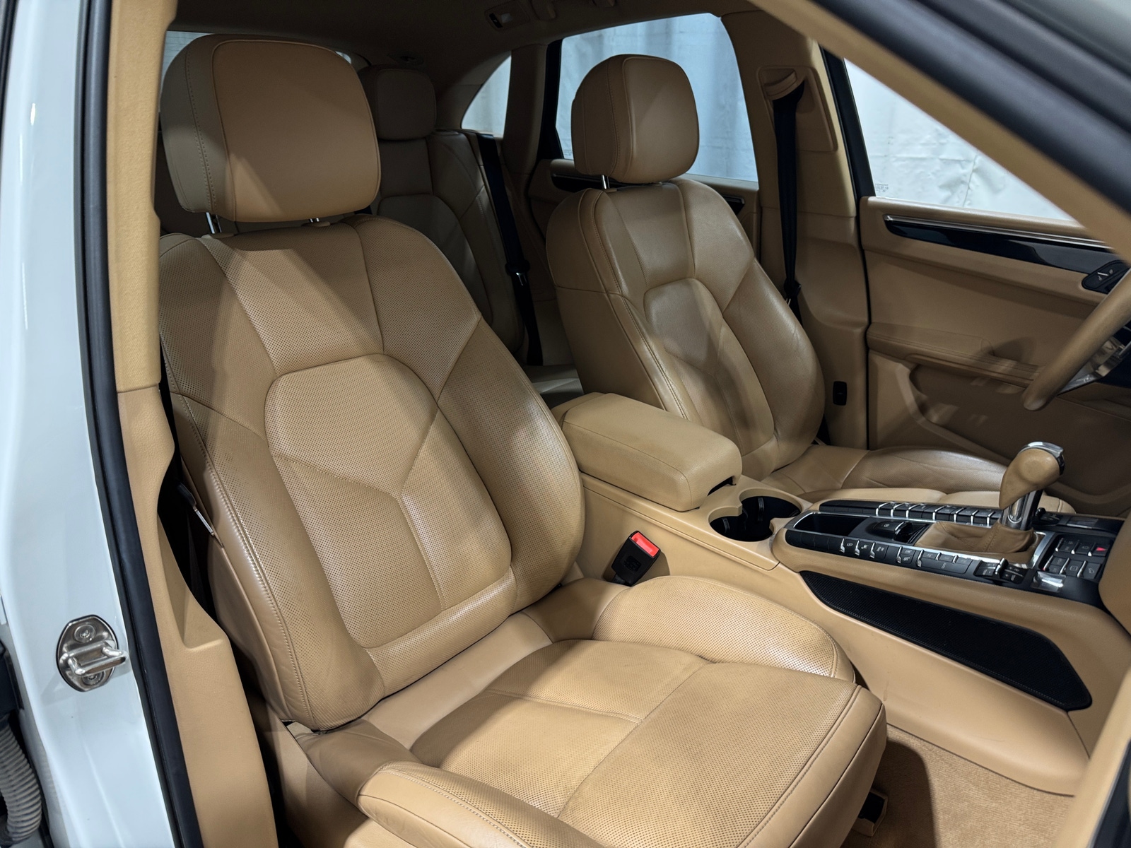 Thumbnail: 2015 Porsche Macan - 2