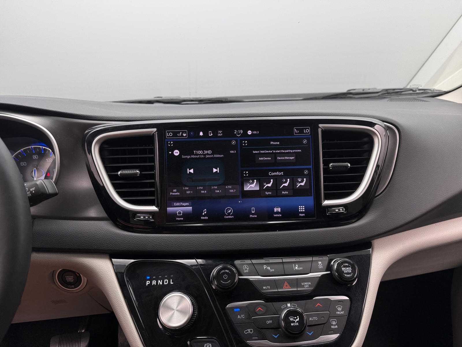 Thumbnail: 2024 Chrysler Pacifica - 3