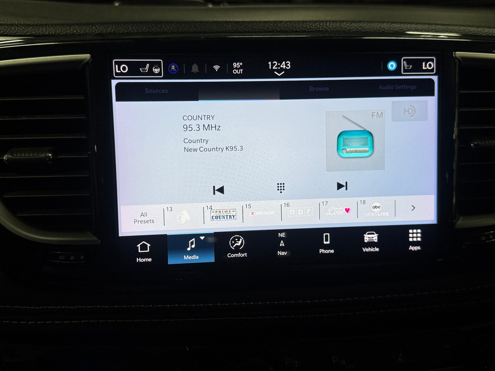 Thumbnail: 2024 Chrysler Pacifica - 3