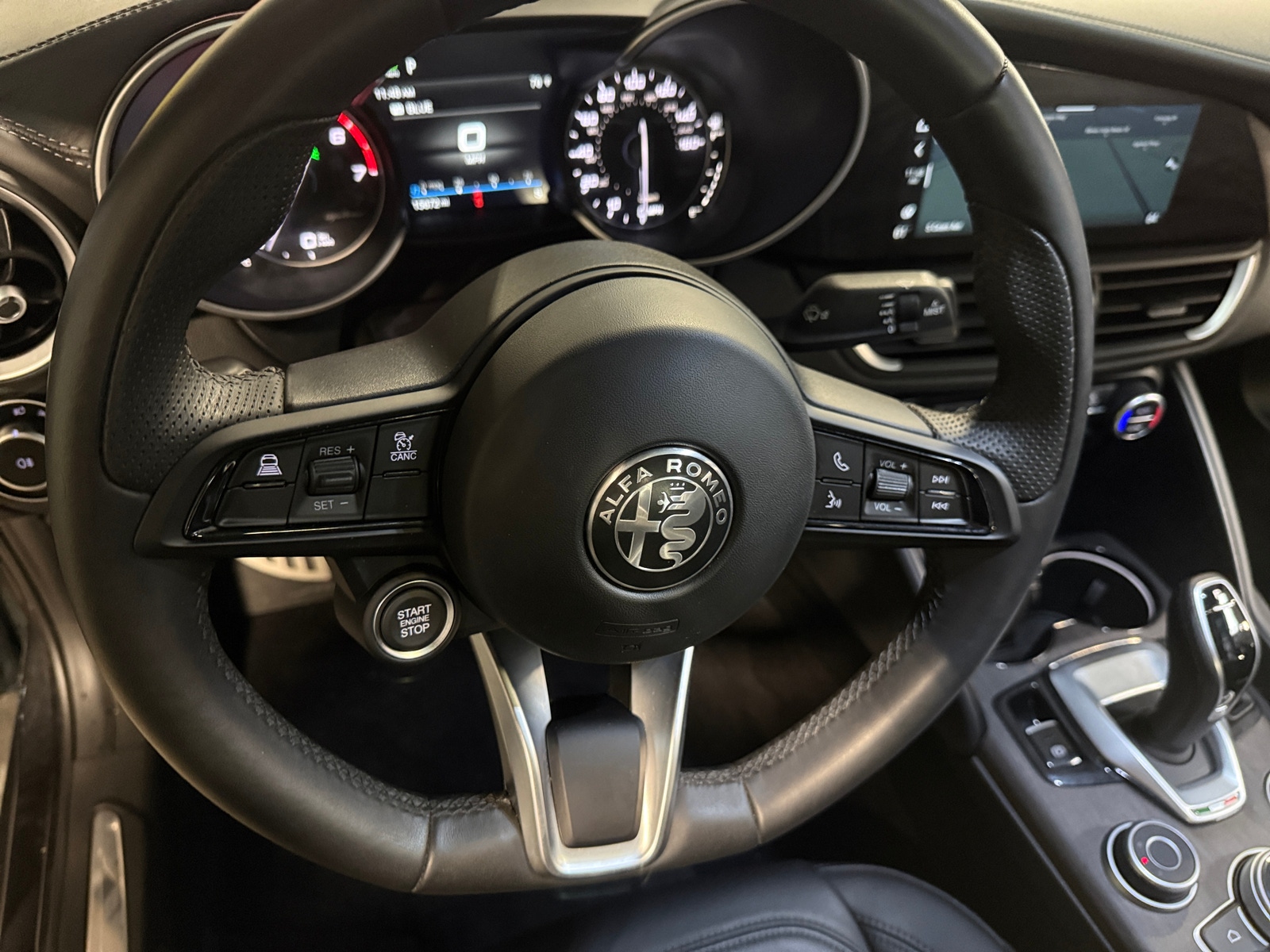 Thumbnail: 2022 Alfa Romeo Giulia - 4