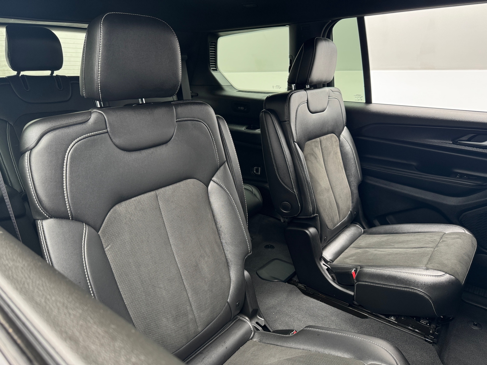 Thumbnail: 2023 Jeep Grand Cherokee L - 5