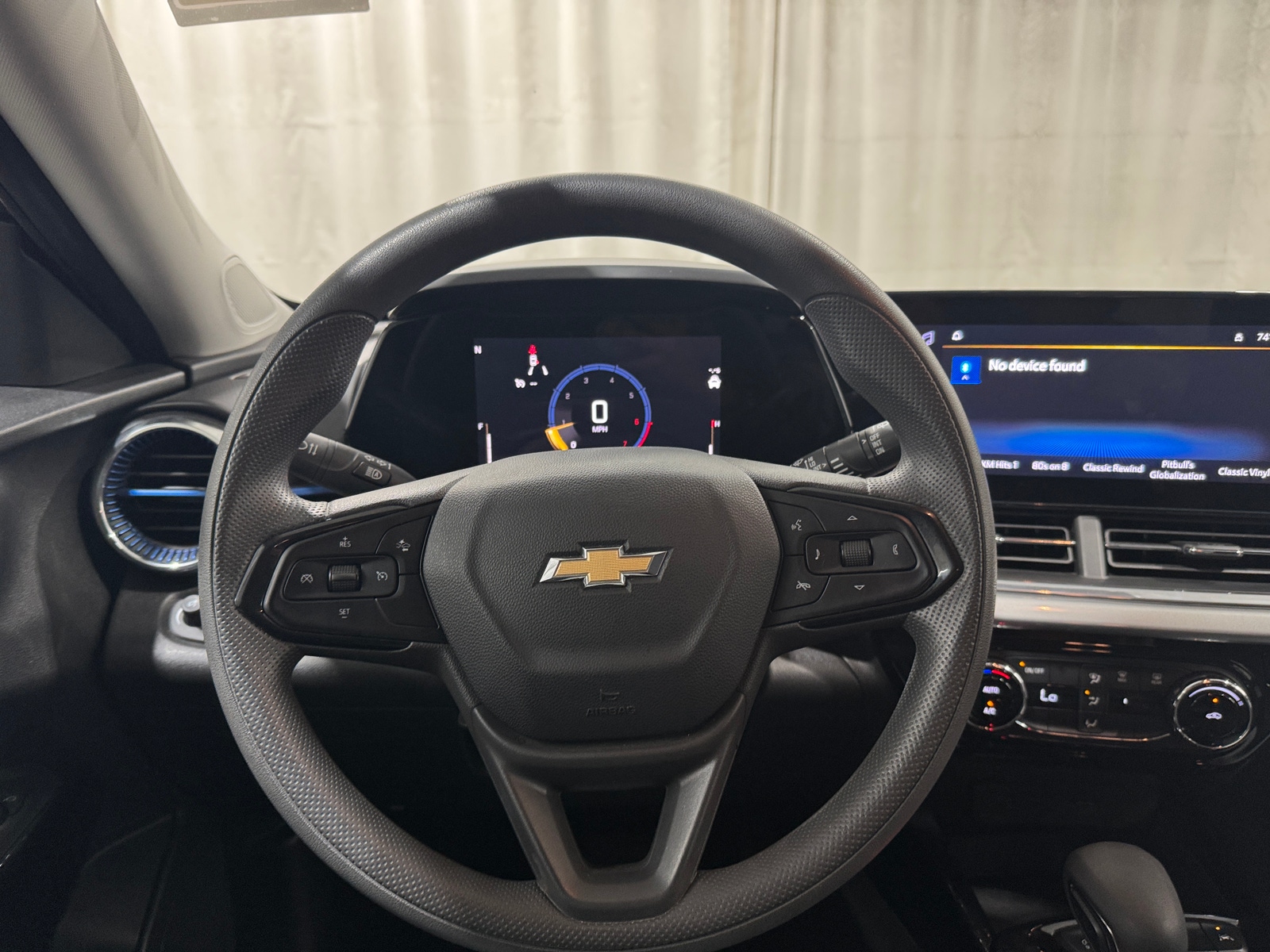 Thumbnail: 2025 Chevrolet Trax - 4