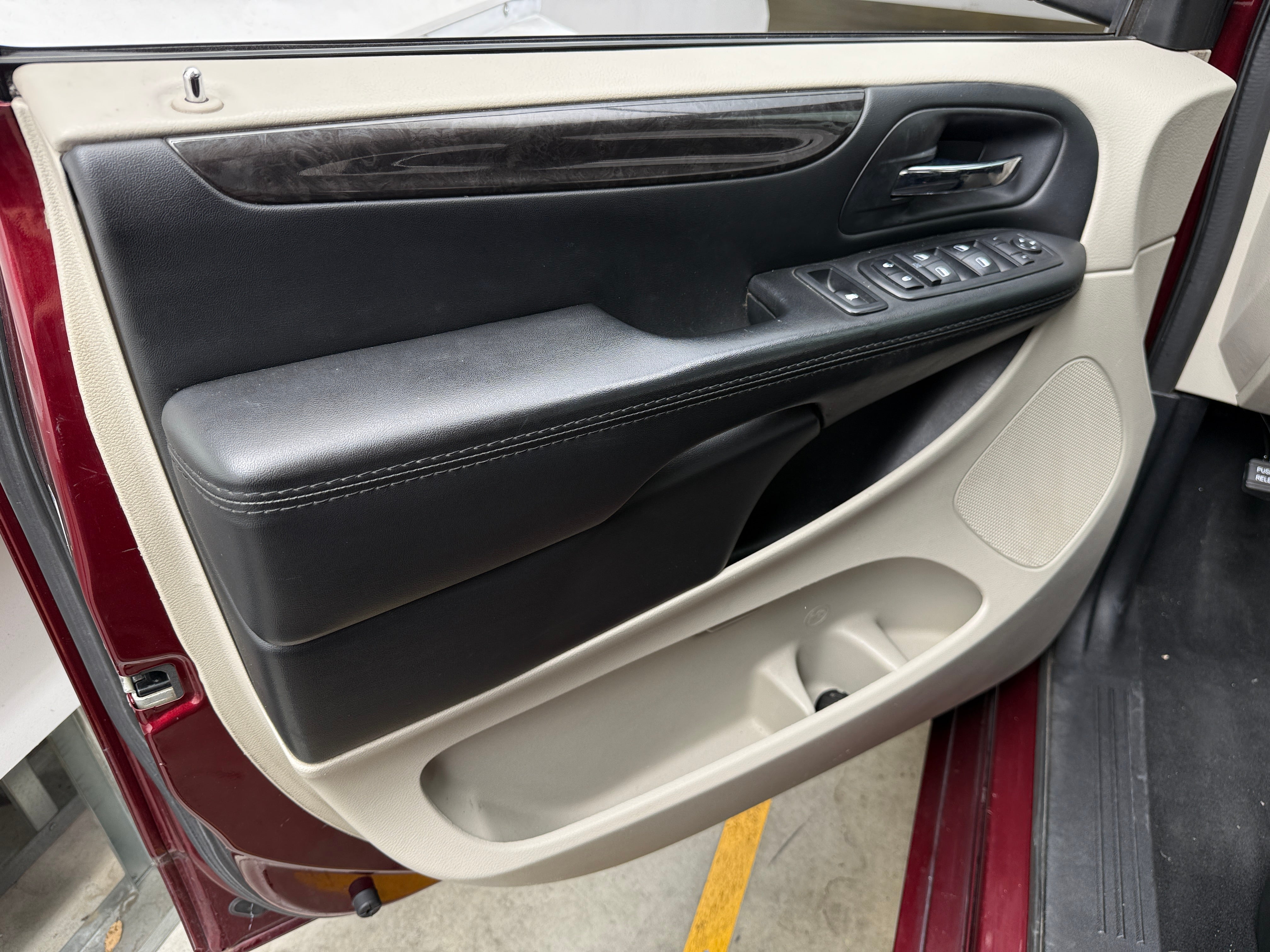 Used 2018 Dodge Grand Caravan SE with VIN 2C4RDGBG1JR180353 for sale in Pewaukee, WI