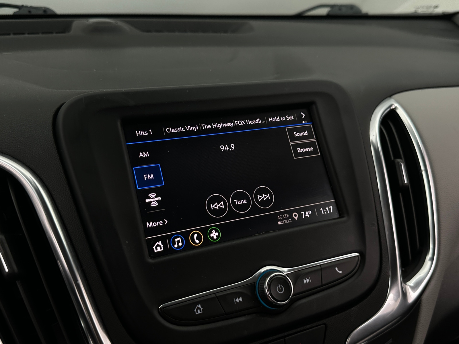 Thumbnail: 2022 Chevrolet Equinox - 4
