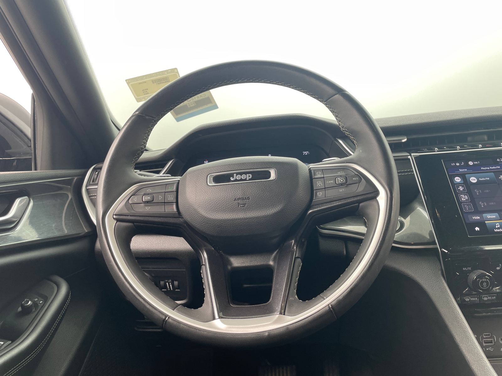 Thumbnail: 2023 Jeep Grand Cherokee L - 5