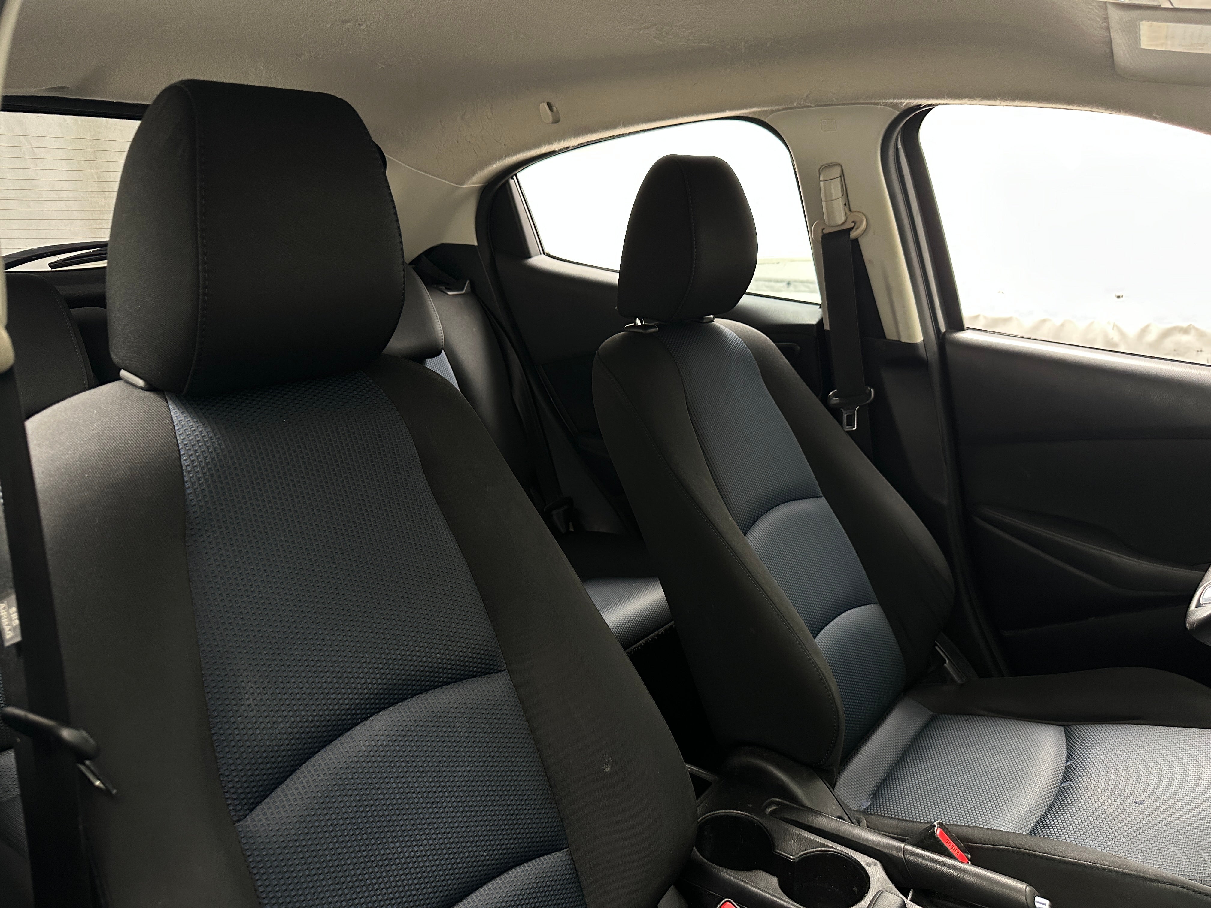2020 Toyota Yaris LE - Photo 8