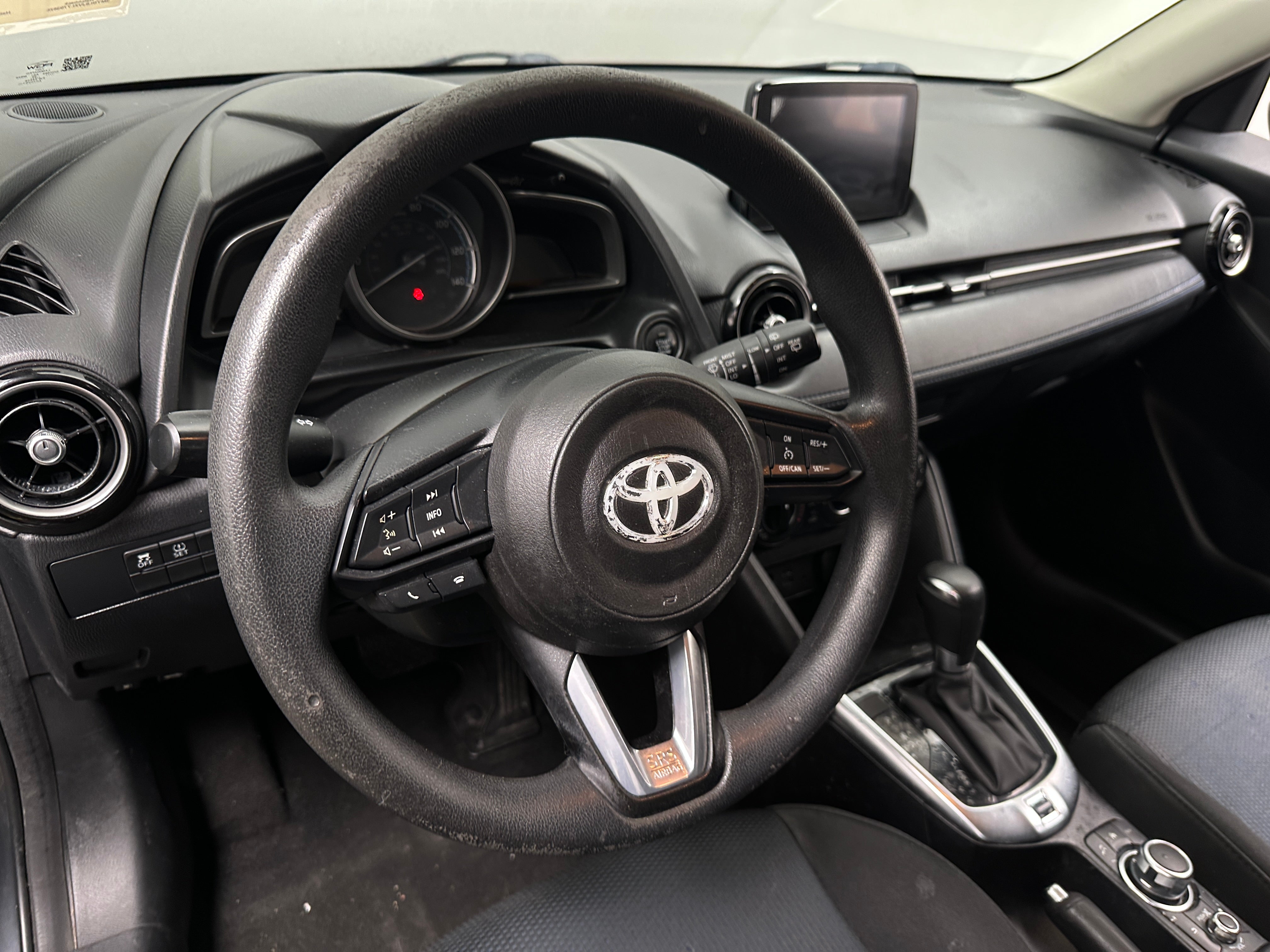 2020 Toyota Yaris LE - Photo 6
