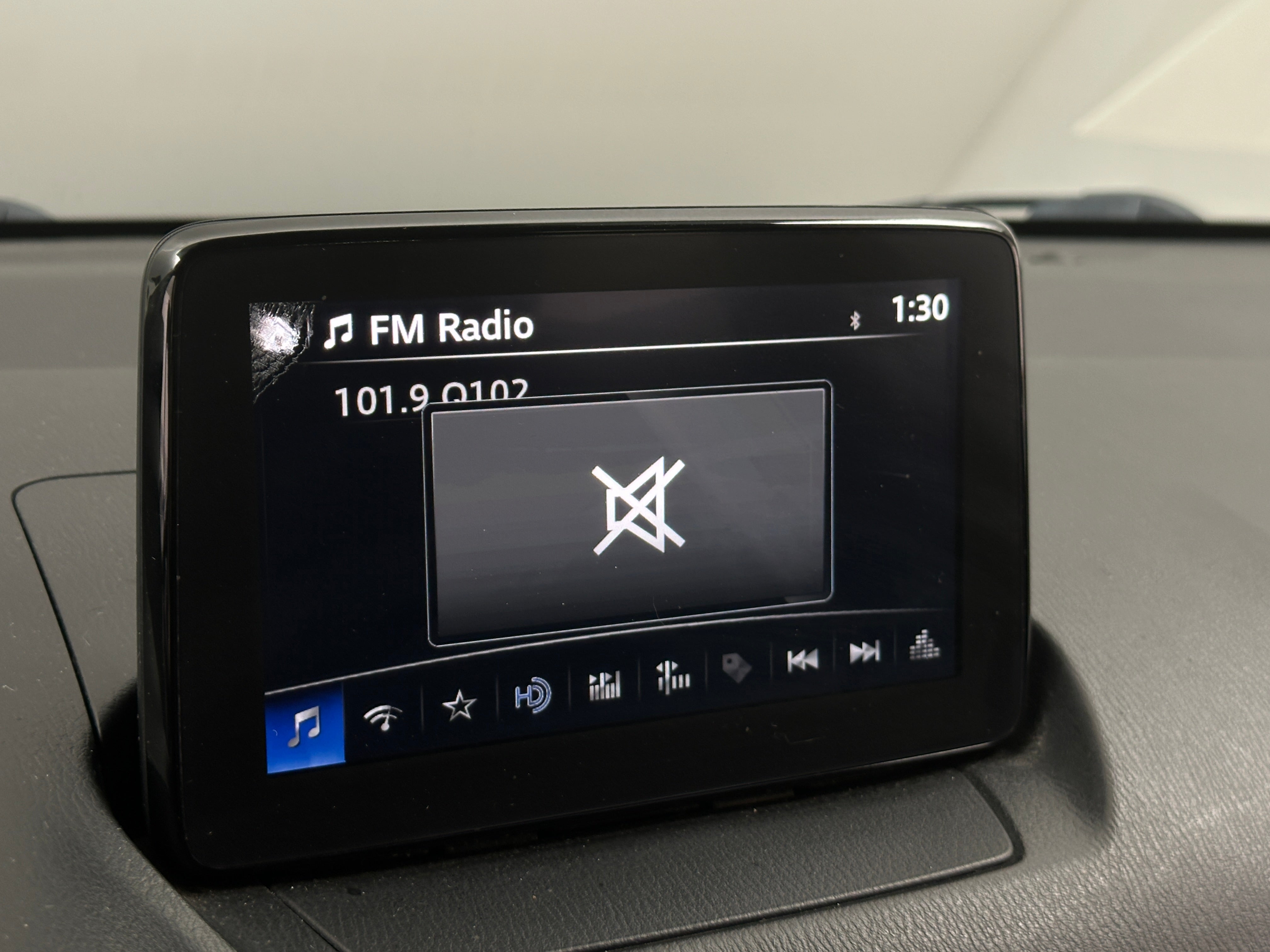 2020 Toyota Yaris LE - Photo 10