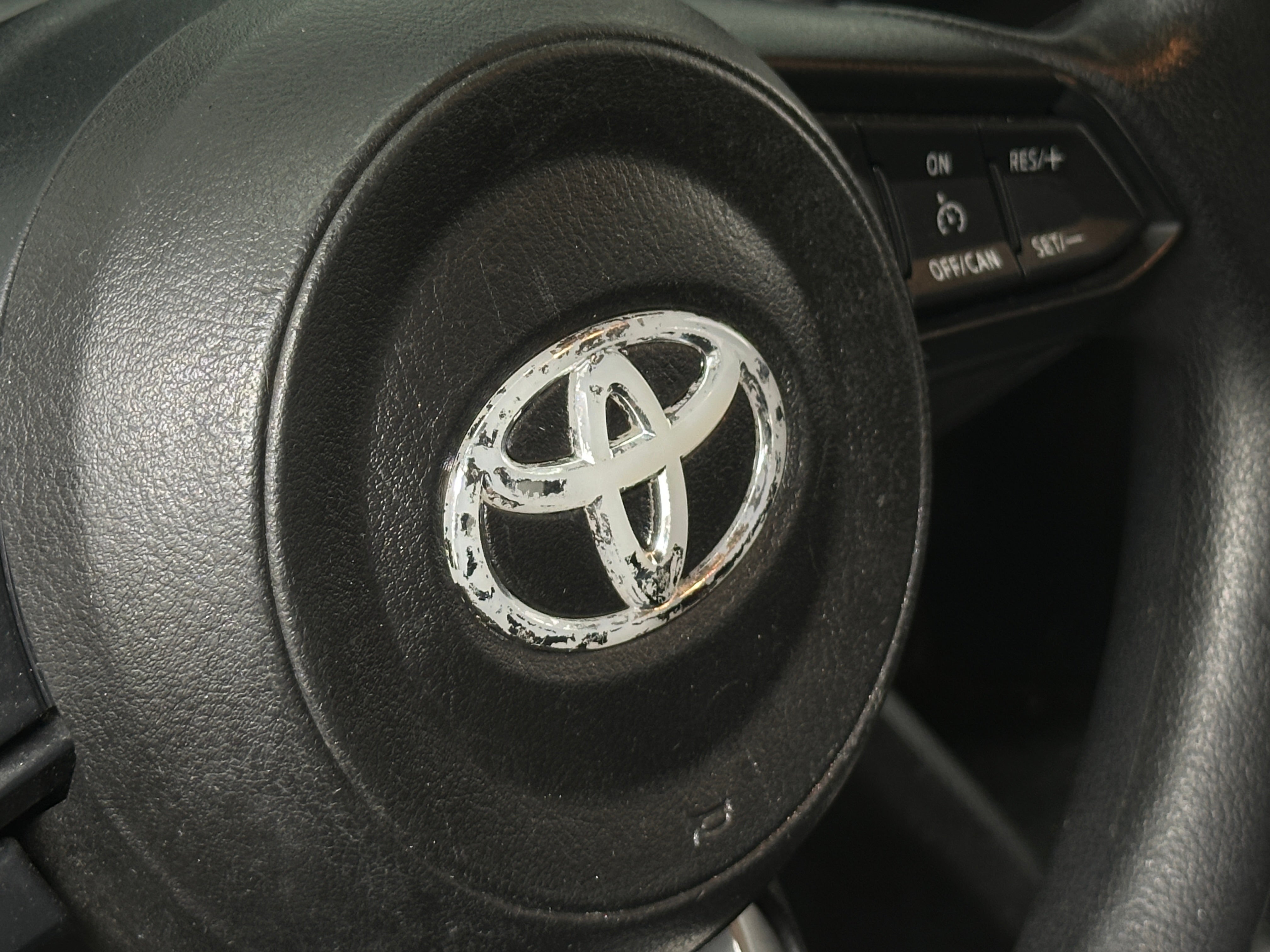2020 Toyota Yaris LE - Photo 14