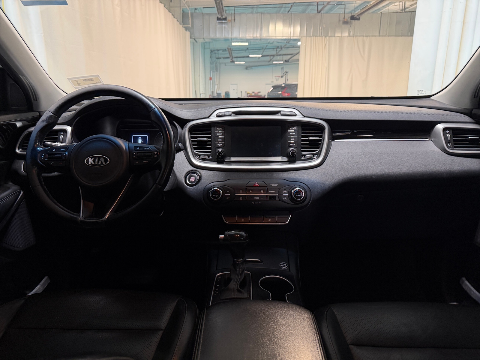 Thumbnail: 2017 Kia Sorento - 2
