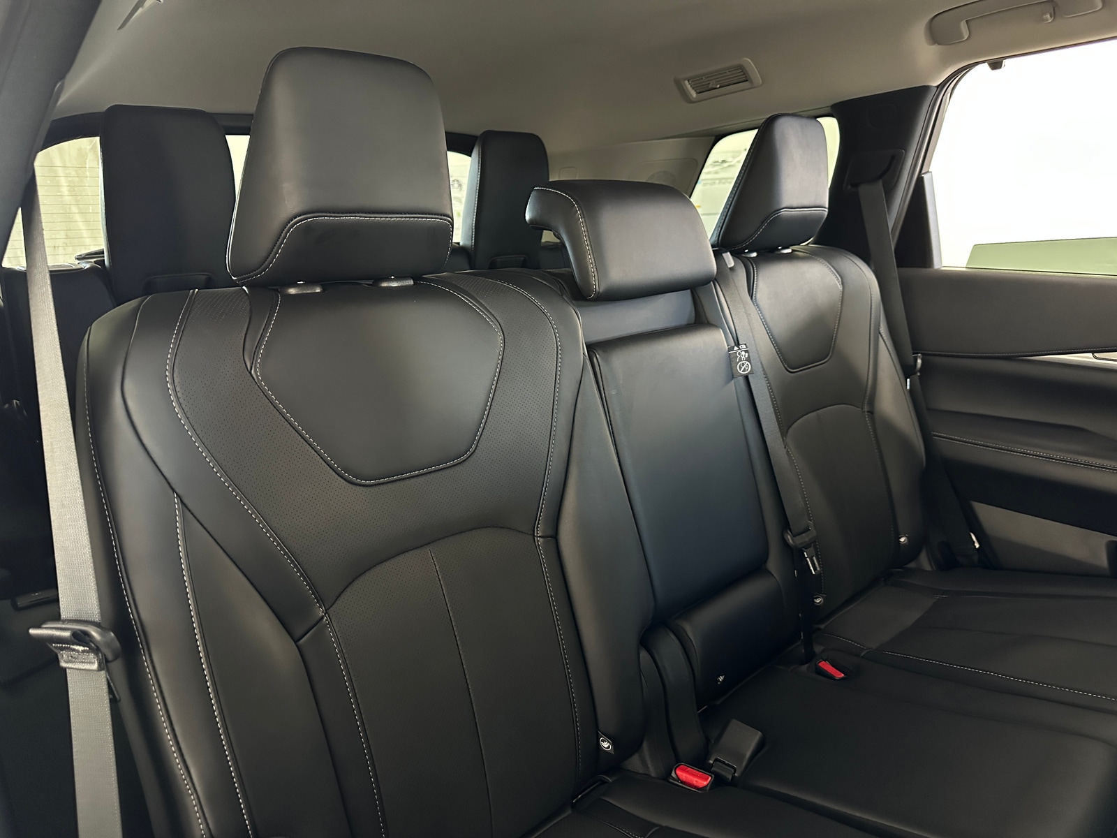 Thumbnail: 2026 INFINITI QX60 - 5