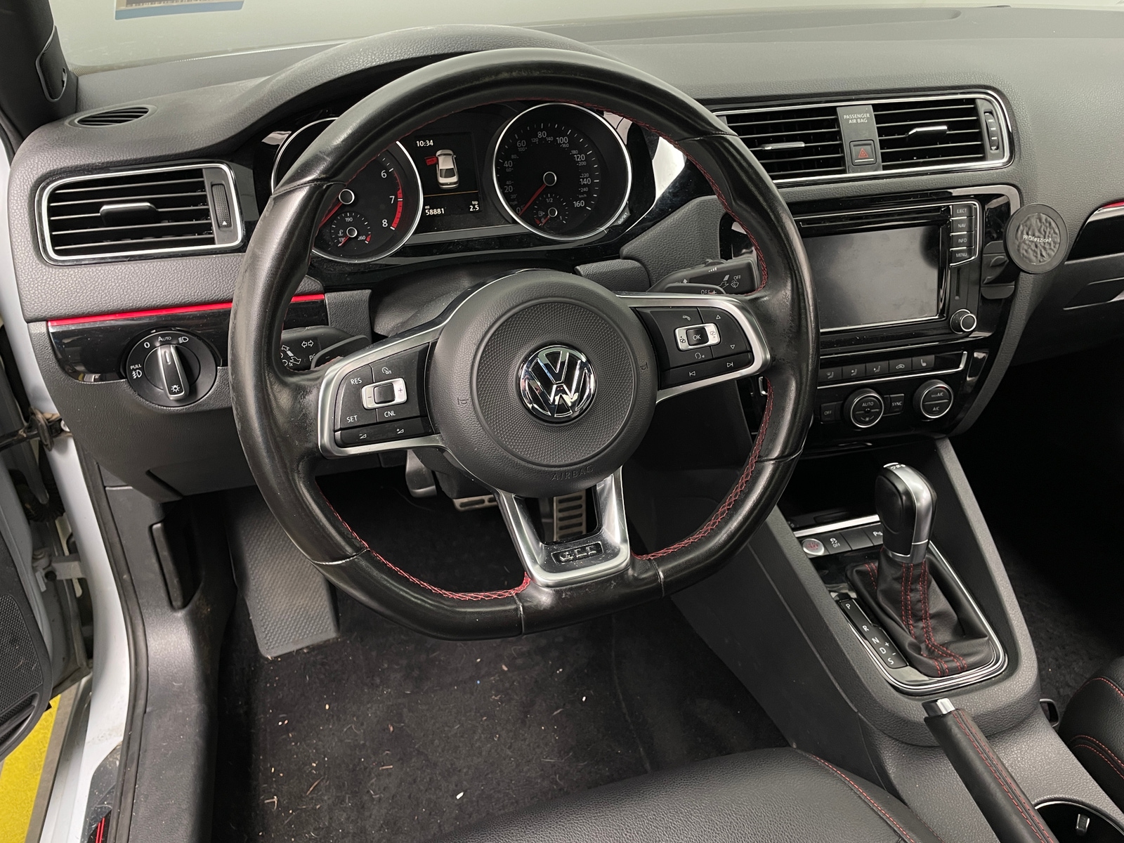 Thumbnail: 2017 Volkswagen Jetta - 4