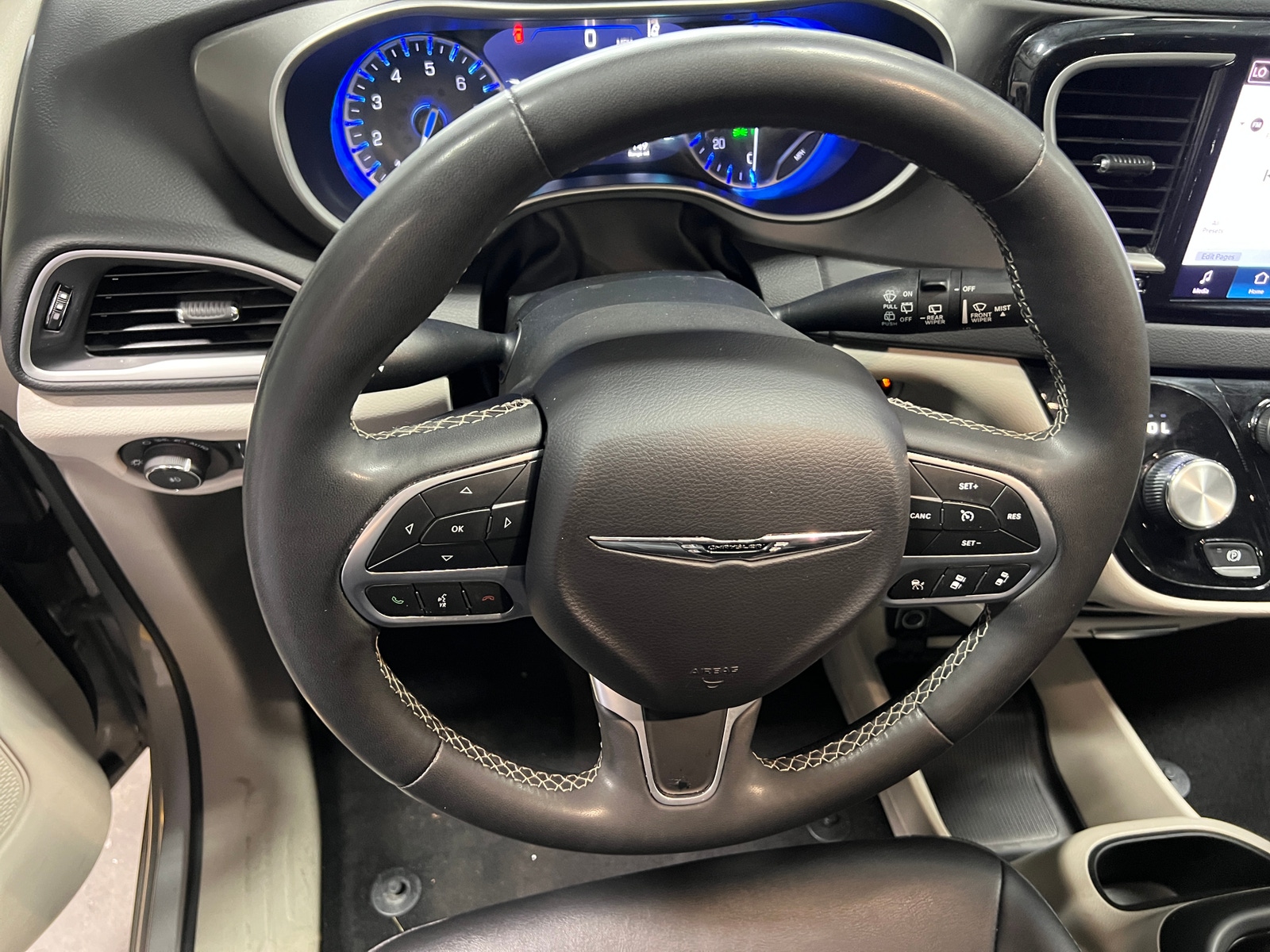 Thumbnail: 2024 Chrysler Pacifica - 4