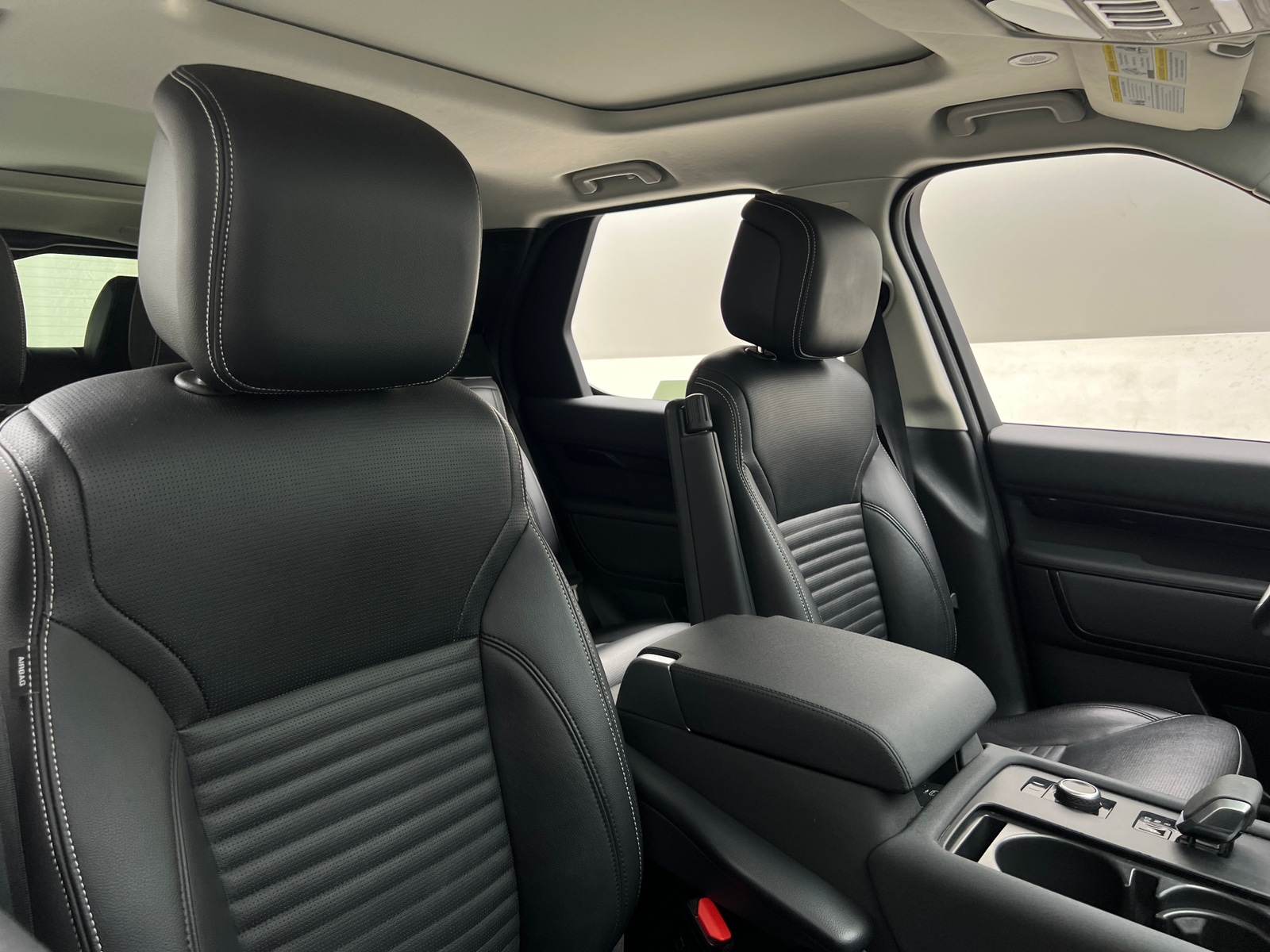 Thumbnail: 2024 Land Rover Discovery - 2