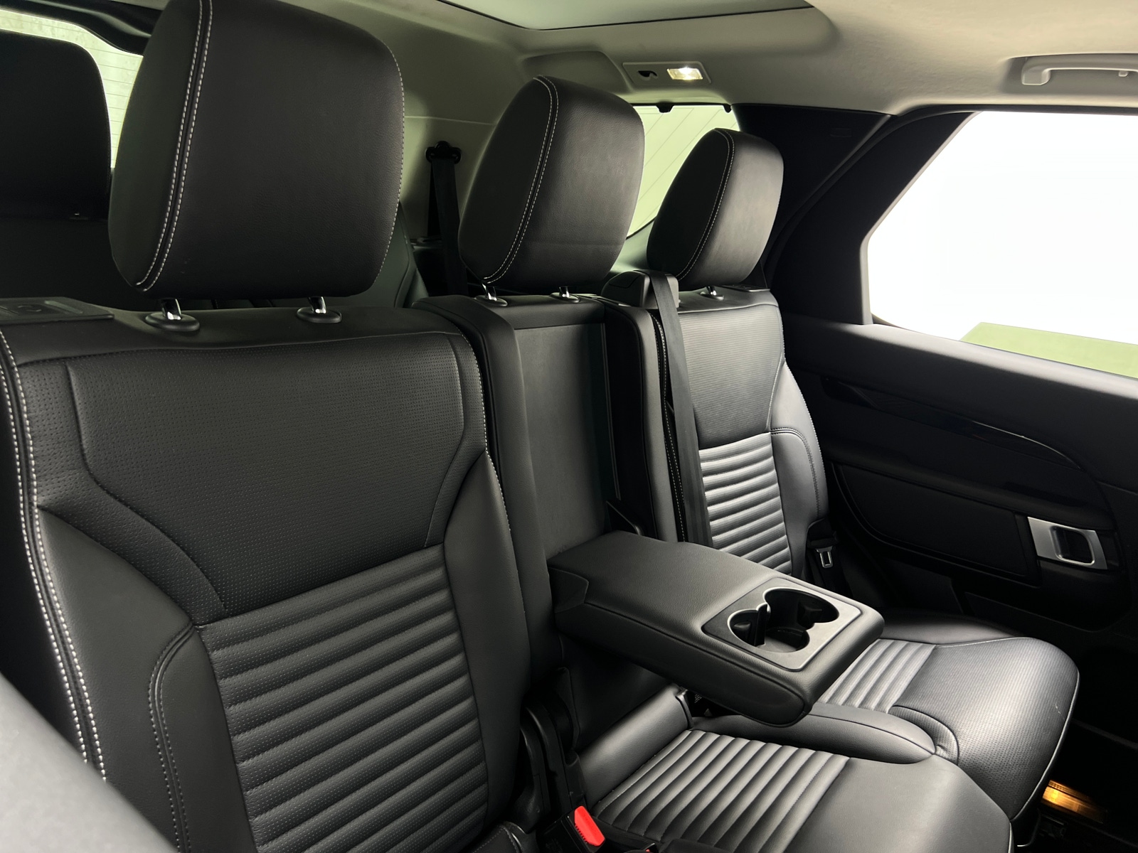 Thumbnail: 2024 Land Rover Discovery - 6