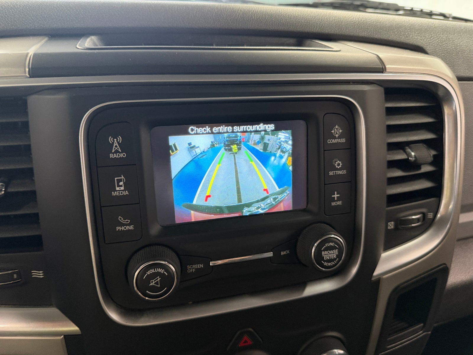 Thumbnail: 2019 RAM 1500 Classic - 4