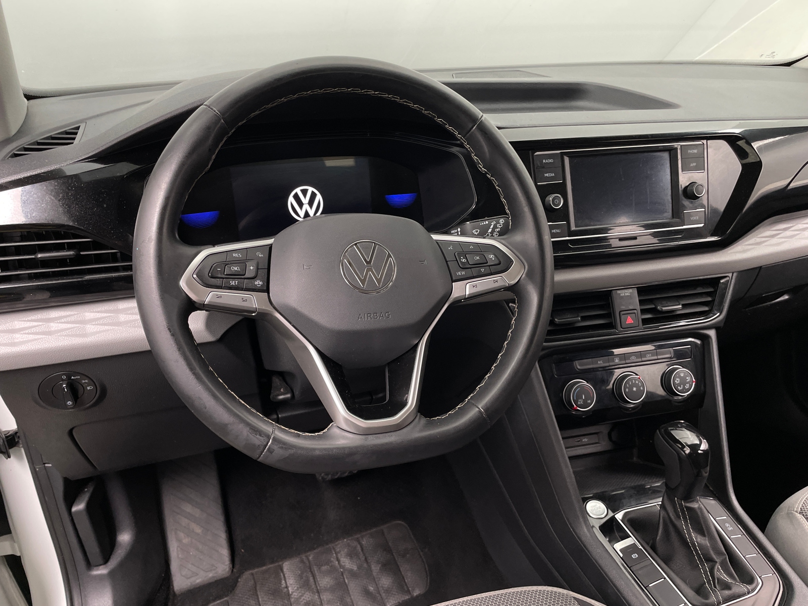 Thumbnail: 2023 Volkswagen Taos - 5