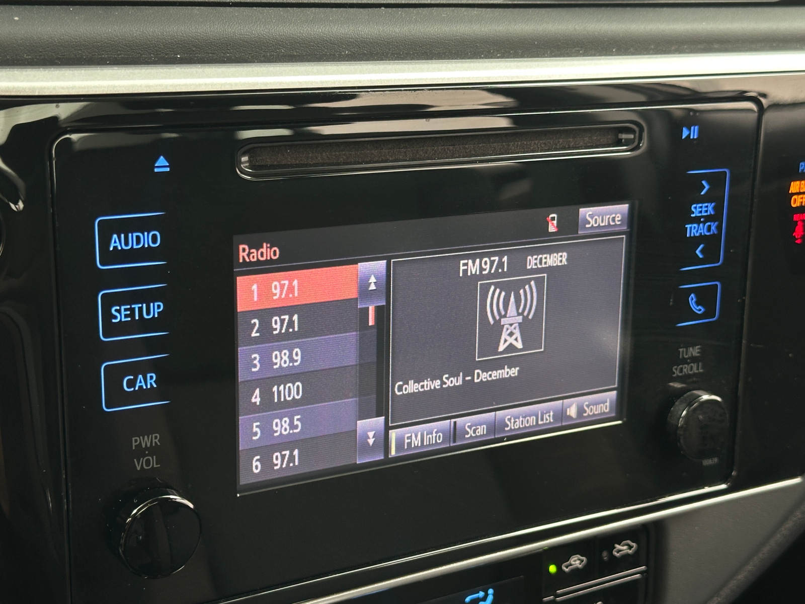 Thumbnail: 2019 Toyota Corolla - 4