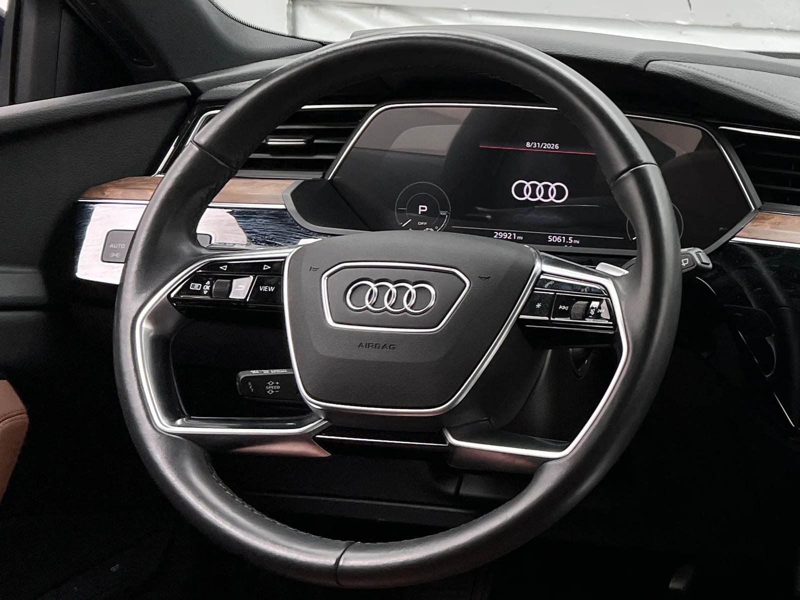 Thumbnail: 2022 Audi e-tron - 4