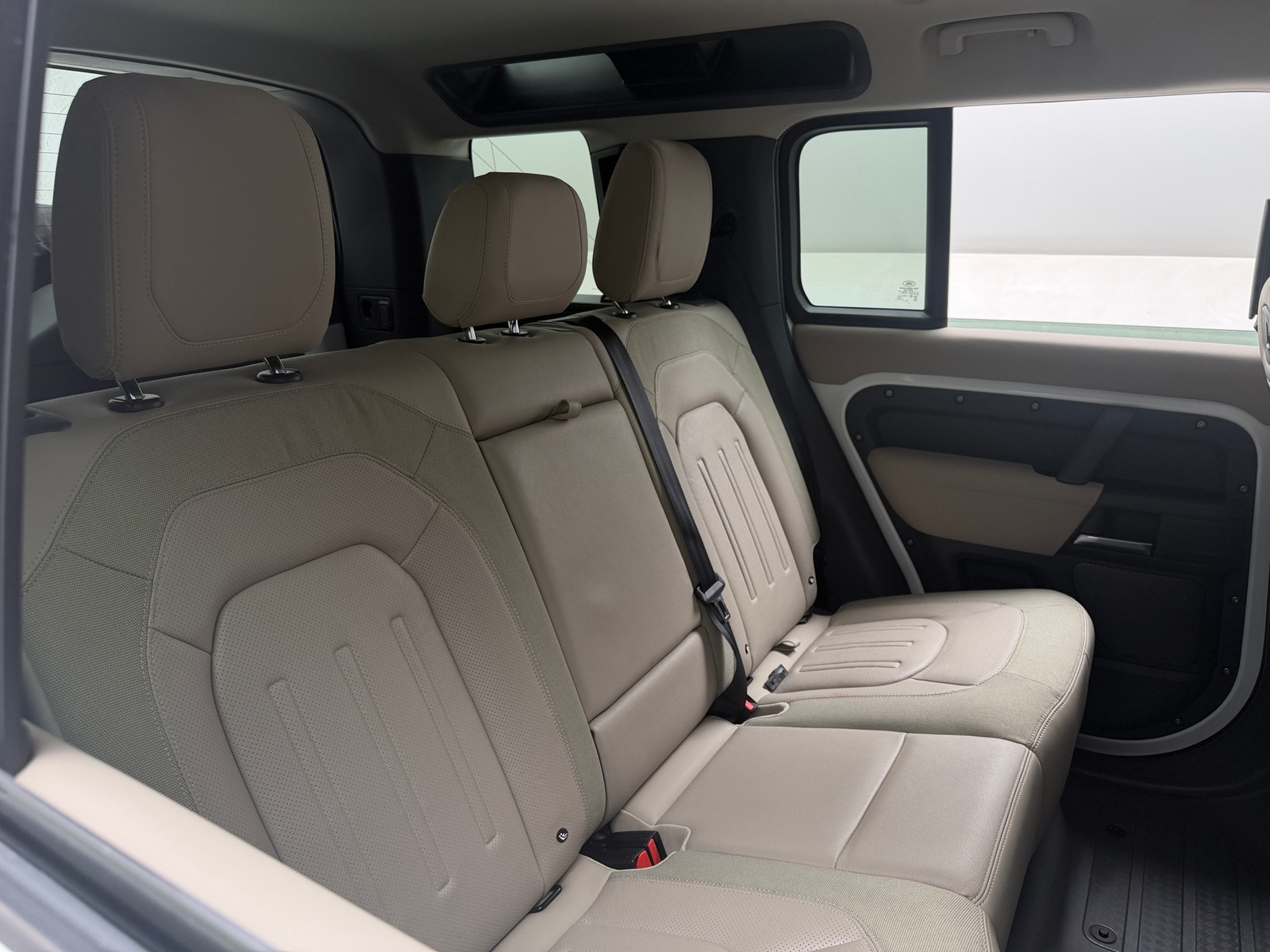 Thumbnail: 2021 Land Rover Defender - 6