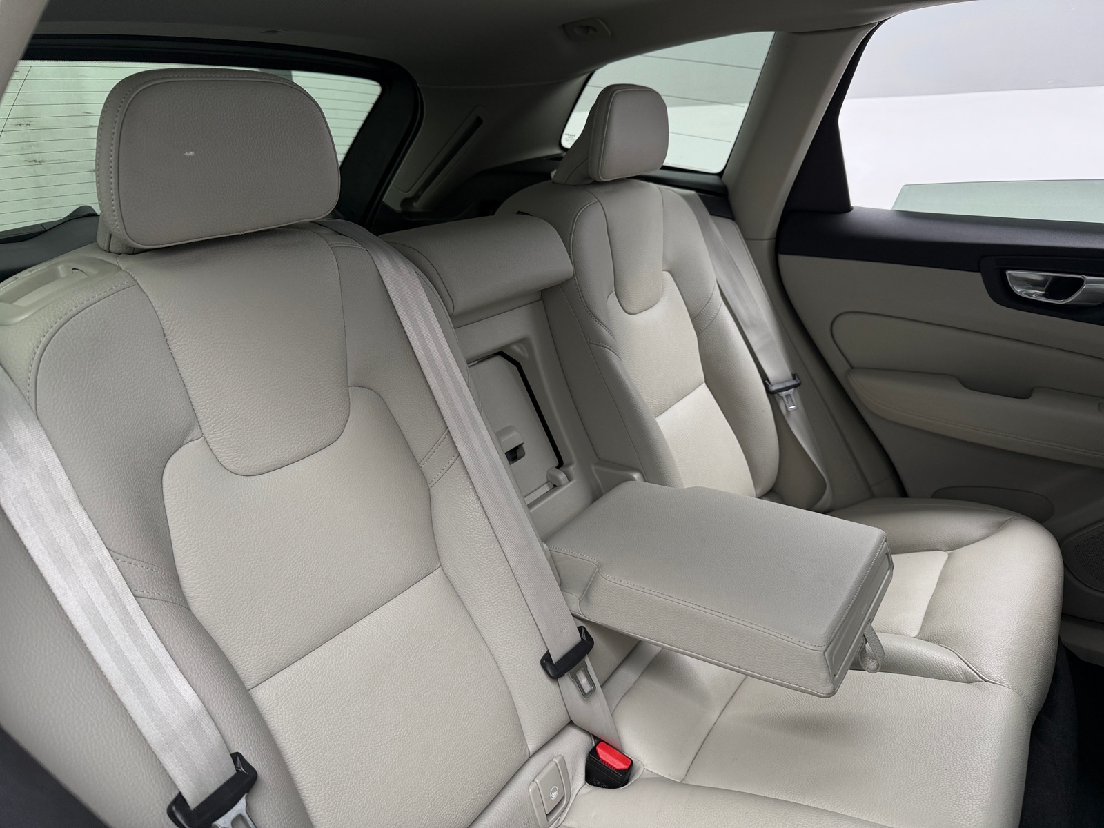 Thumbnail: 2023 Volvo XC60 - 6