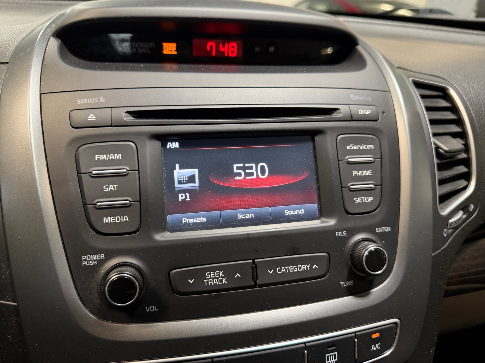 Thumbnail: 2015 Kia Sorento - 4