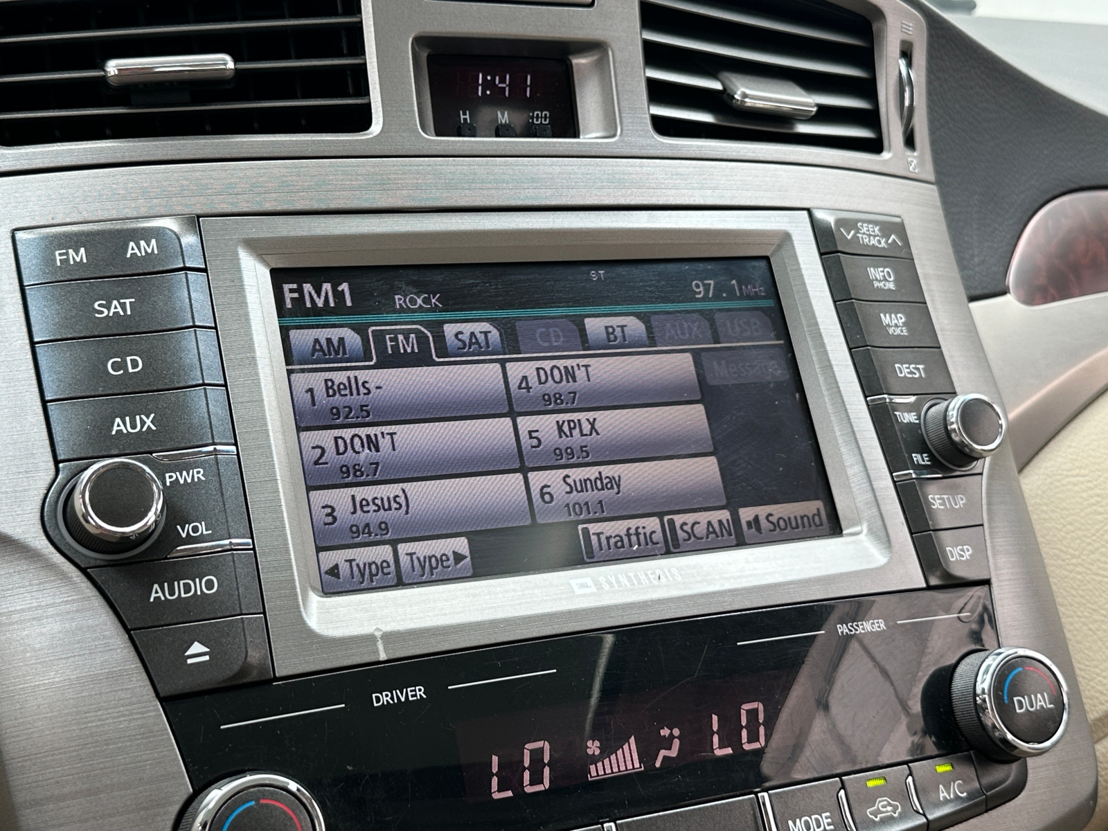 Thumbnail: 2011 Toyota Avalon - 3