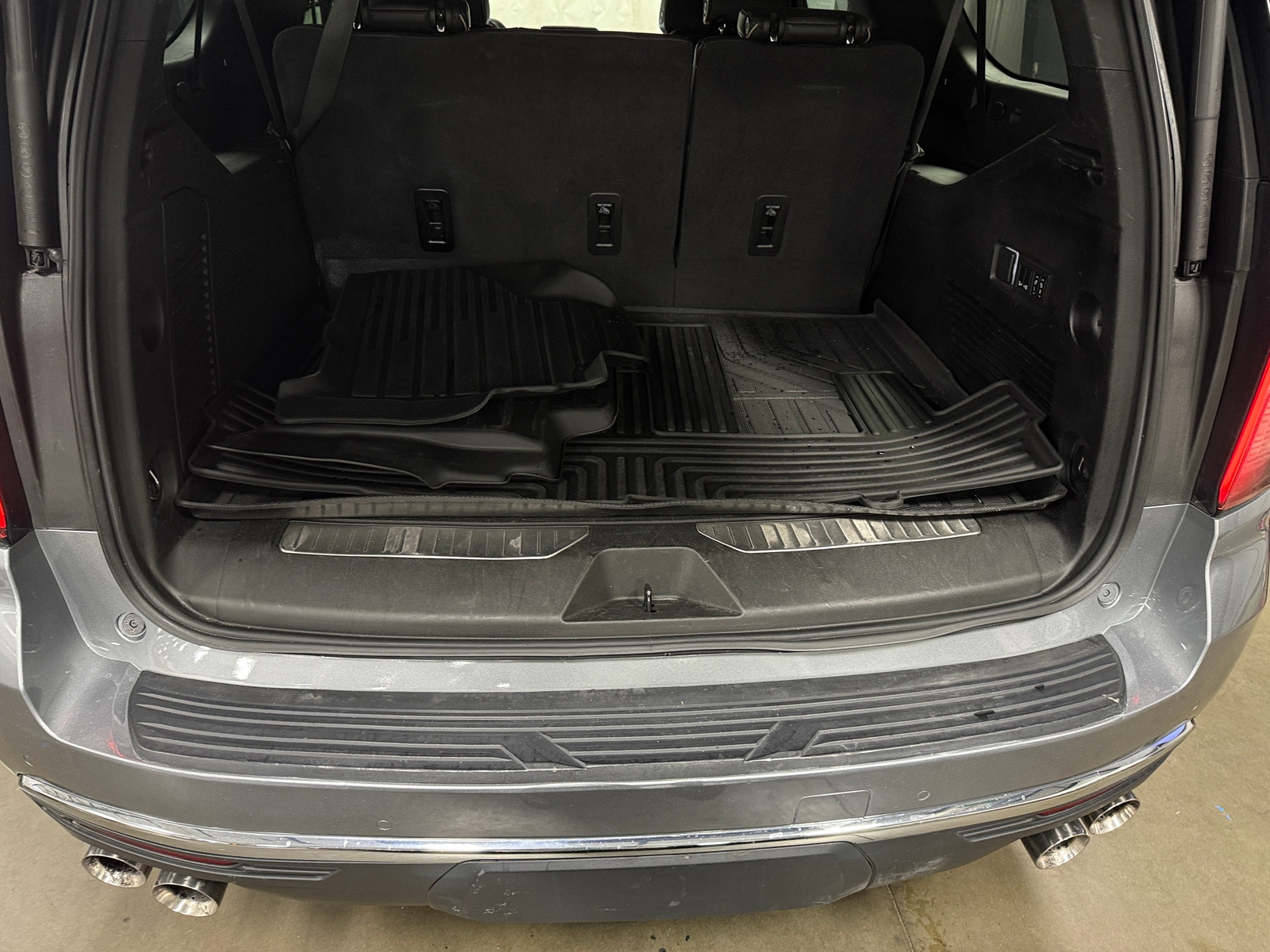 Thumbnail: 2023 Chevrolet Suburban - 6