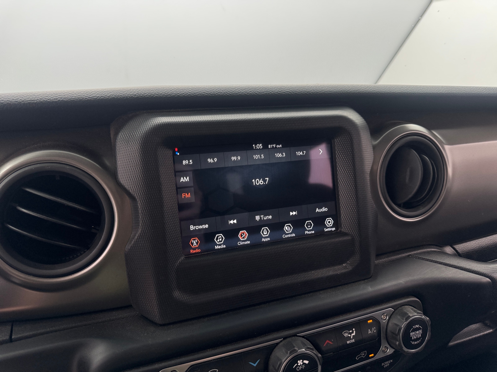 Thumbnail: 2023 Jeep Gladiator - 4
